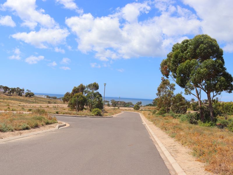 Vacant land with stunning views, perfect for building your dream home. - Photo 7