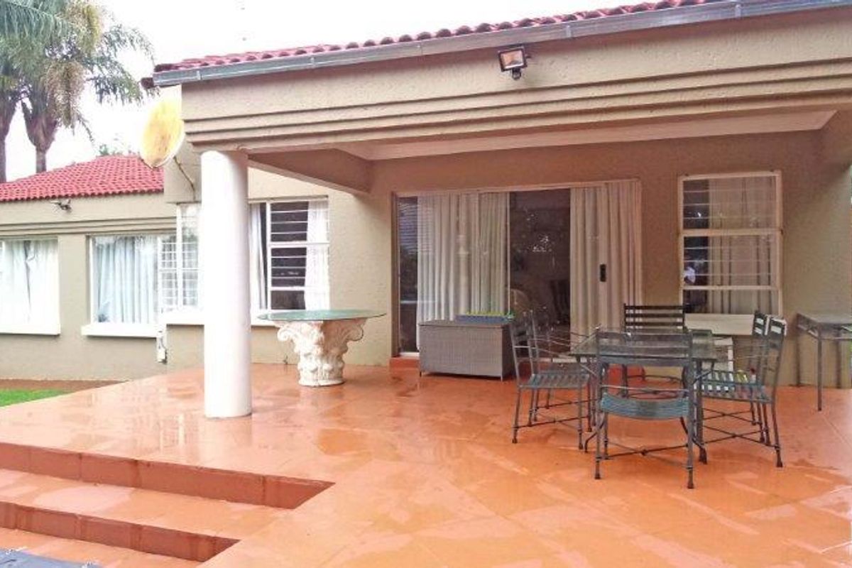 3 bedroom family home close to Saints Stithians - Photo 3