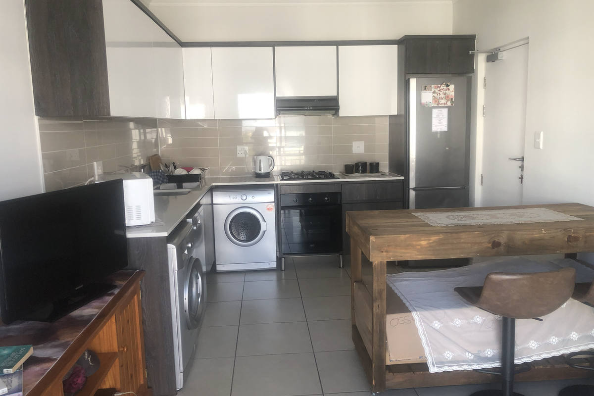 COZY & SECURE 1 BEDROOM APARTMENT - 1st July 2026 - Photo 2