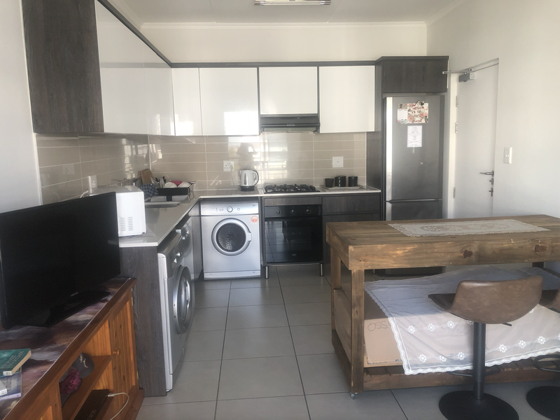 COZY & SECURE 1 BEDROOM APARTMENT - 1st July 2026 - Photo 2