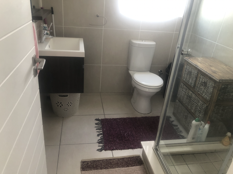 COZY & SECURE 1 BEDROOM APARTMENT - 1st July 2026 - Photo 5