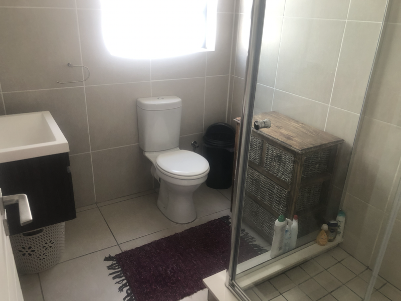 COZY & SECURE 1 BEDROOM APARTMENT - 1st July 2026 - Photo 6