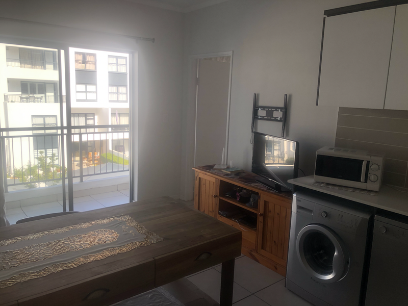 COZY & SECURE 1 BEDROOM APARTMENT - 1st July 2026 - Photo 4
