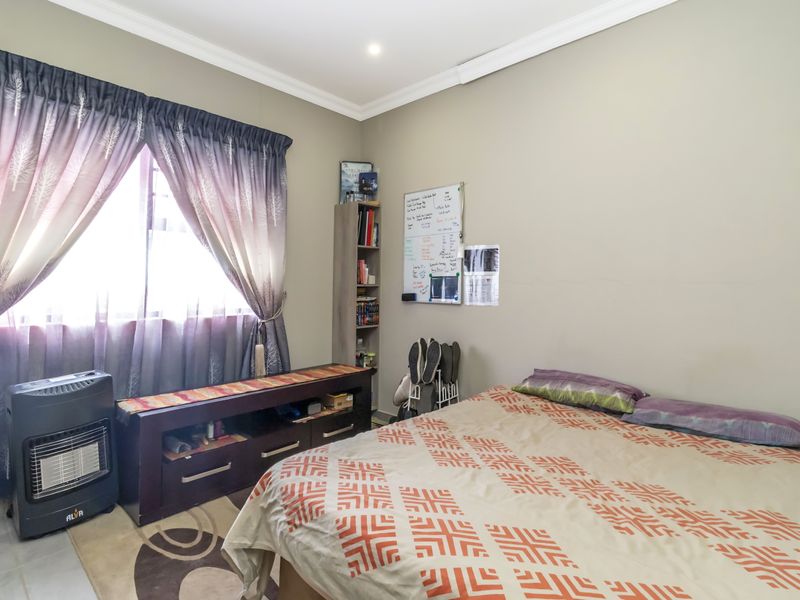 Apartment For Sale In Randburg - Photo 8