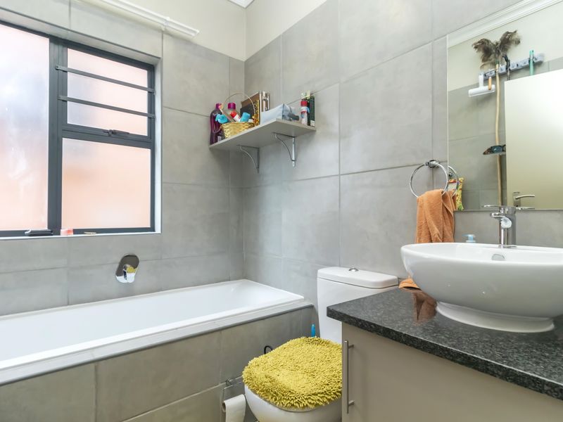 Apartment For Sale In Randburg - Photo 9