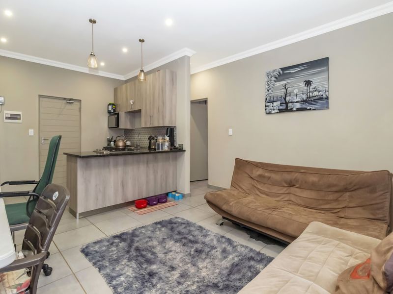 Apartment For Sale In Randburg - Photo 4