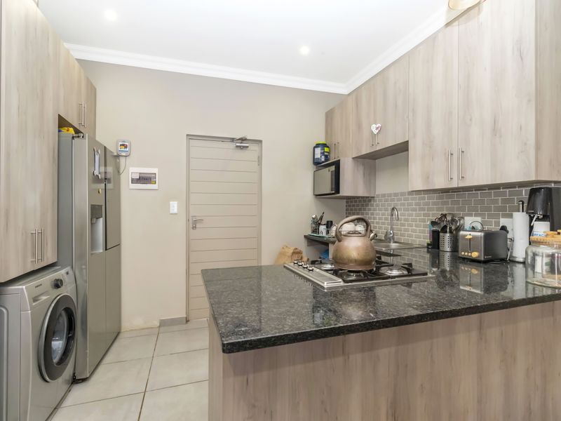 Apartment For Sale In Randburg - Photo 5
