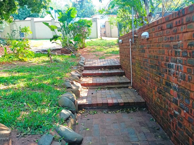 Spacious Family home with pool, Balcony and seaviews! - Photo 4