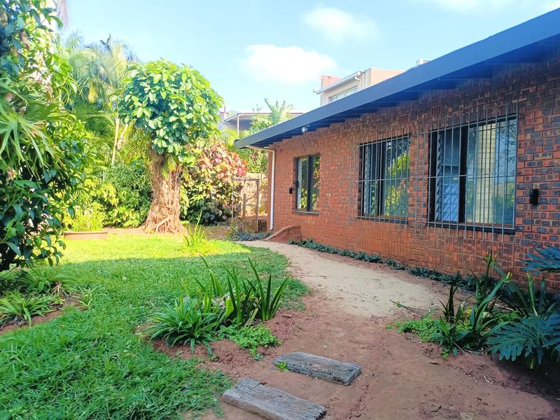 Spacious Family home with pool, Balcony and seaviews! - Photo 9
