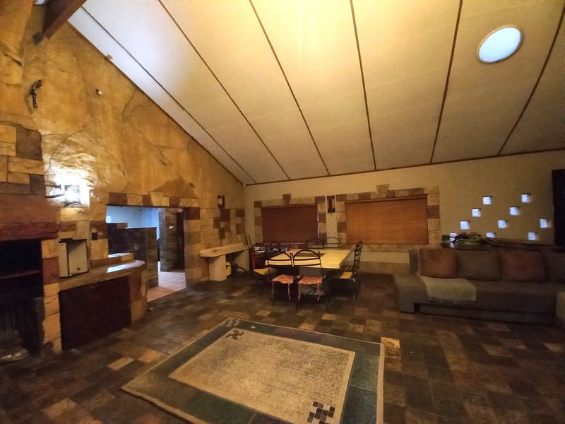 Entertainers Dream Home - Photo 3