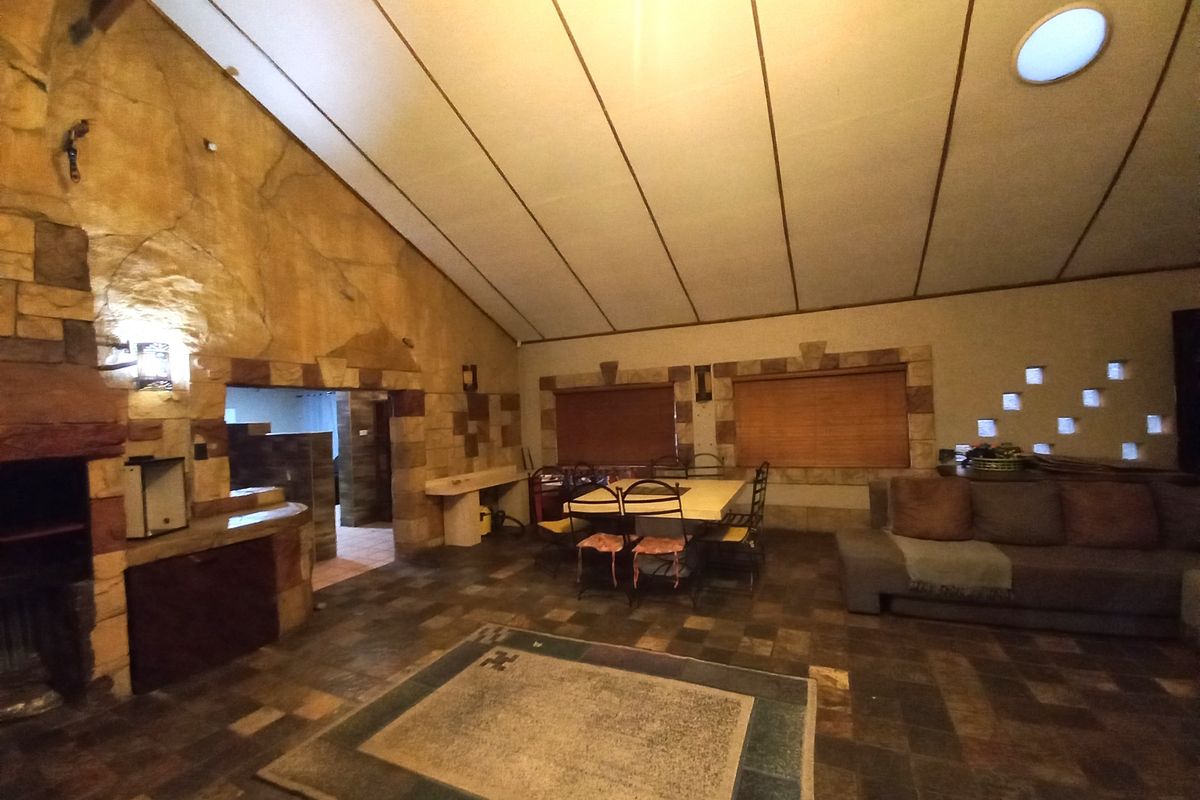 Entertainers Dream Home - Photo 3