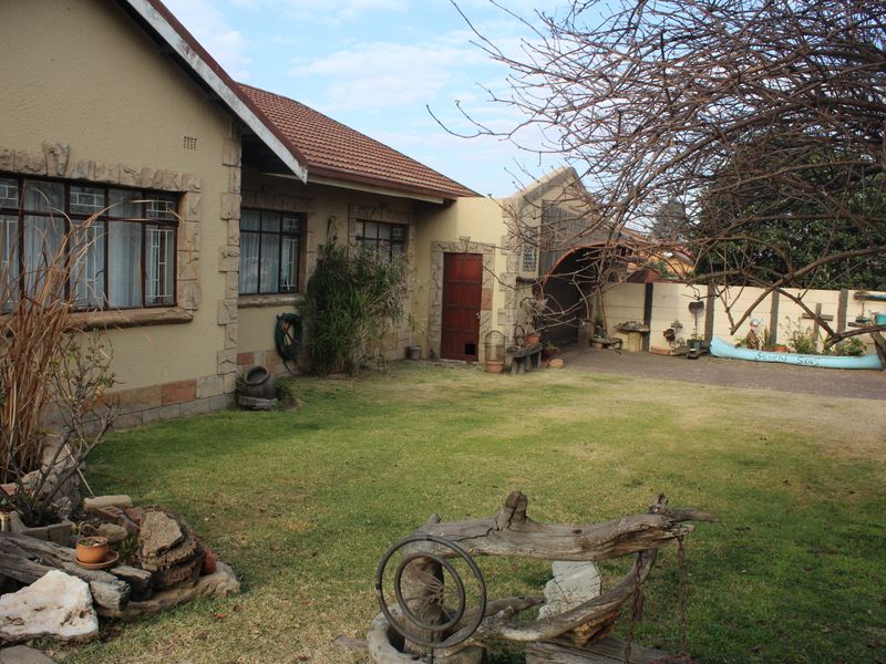 Entertainers Dream Home - Photo 2