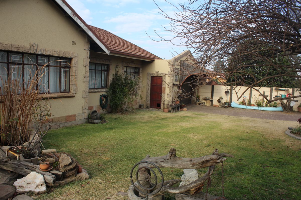 Entertainers Dream Home - Photo 2