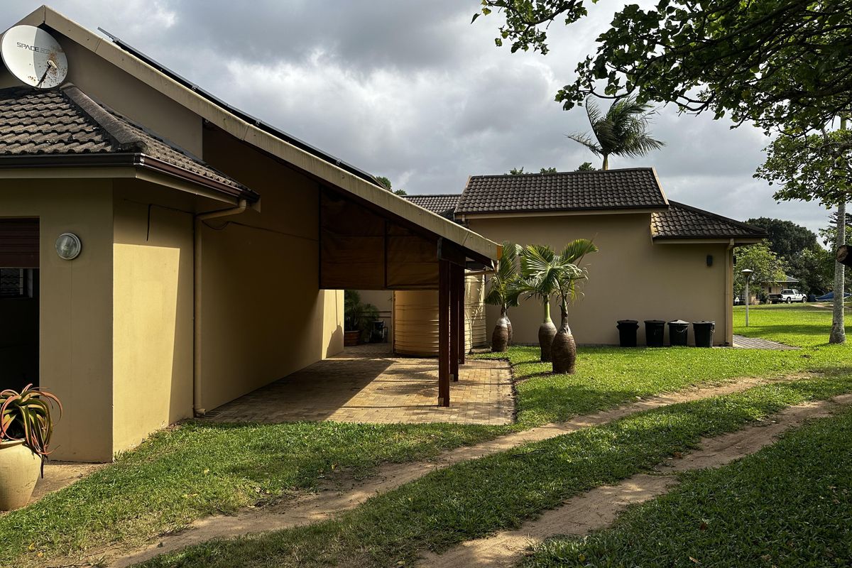 Charming House on Riverland Estate - Photo 4