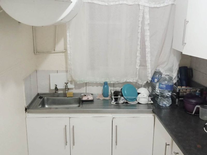 CENTRAL 2 BED APARTMENT WITH PARKING FOR RENT - Photo 1