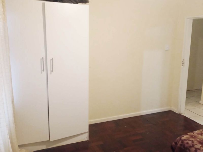 CENTRAL 2 BED APARTMENT WITH PARKING FOR RENT - Photo 8