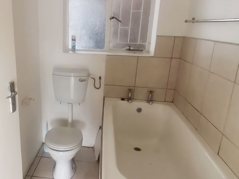 CENTRAL 2 BED APARTMENT WITH PARKING FOR RENT - Photo 7
