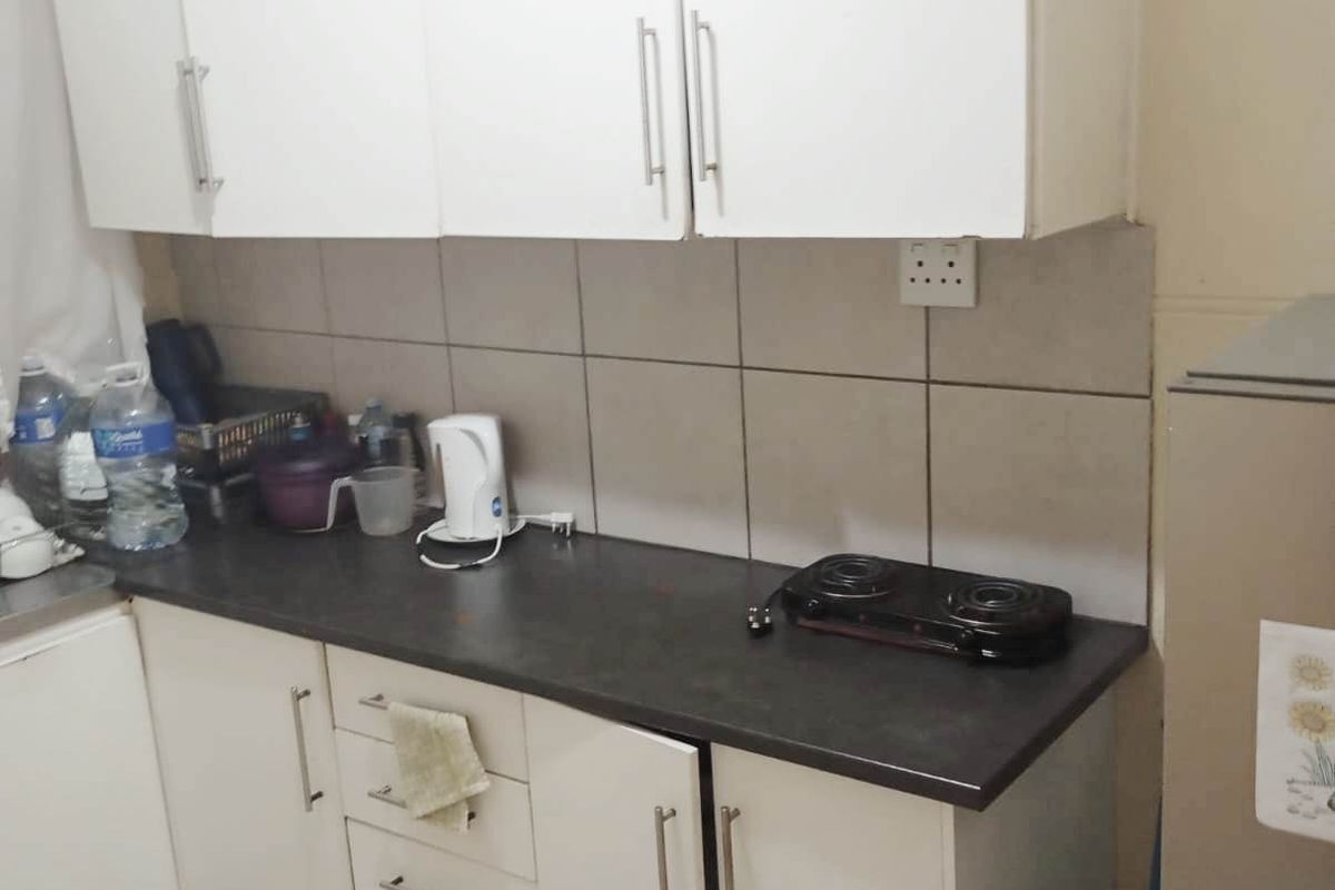 CENTRAL 2 BED APARTMENT WITH PARKING FOR RENT - Photo 2