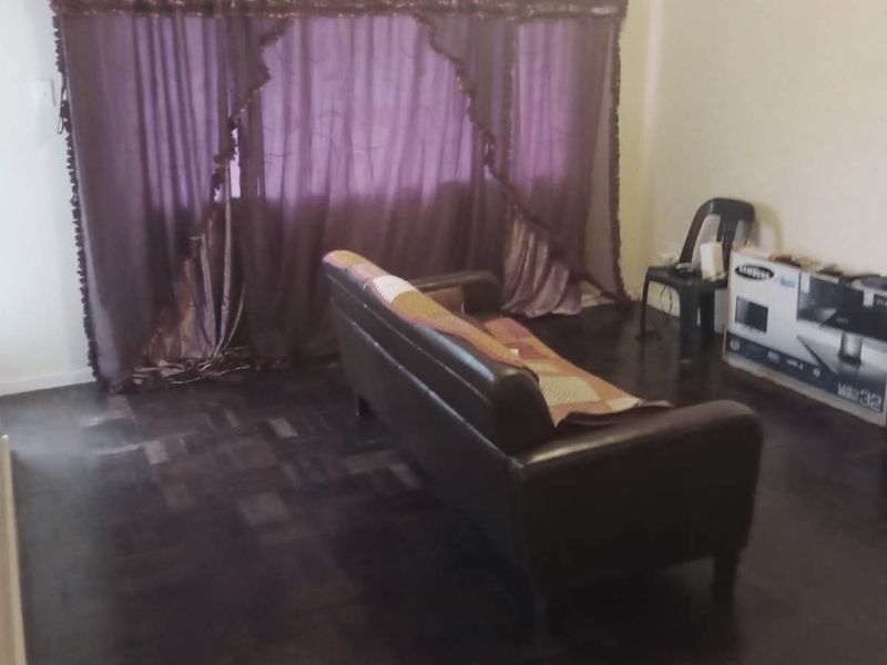CENTRAL 2 BED APARTMENT WITH PARKING FOR RENT - Photo 3