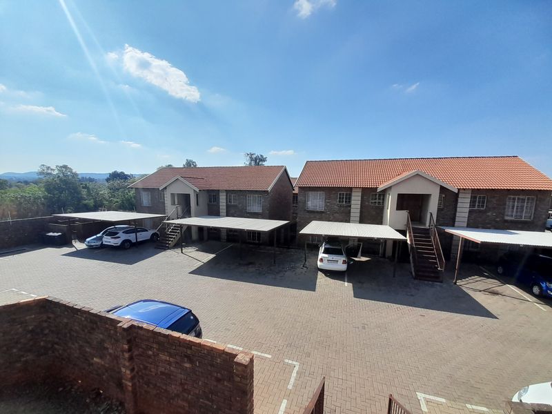 Spacious 1-bed flat for sale in Philip Nel Park, Pretoria. Ideal for first-time buyers or investors. - Photo 4