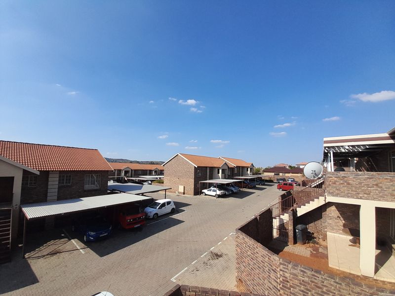 Spacious 1-bed flat for sale in Philip Nel Park, Pretoria. Ideal for first-time buyers or investors. - Photo 5