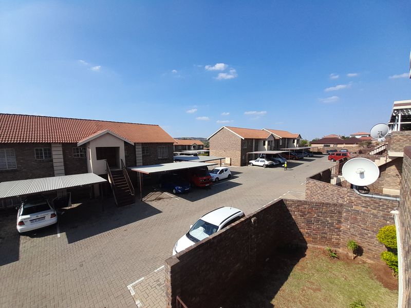 Spacious 1-bed flat for sale in Philip Nel Park, Pretoria. Ideal for first-time buyers or investors. - Photo 3