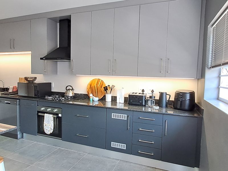 LOVEMORE PARK 2 BED 2 BATH HOUSE WITH DOUBLE GARAGE FOR RENT - Photo 3