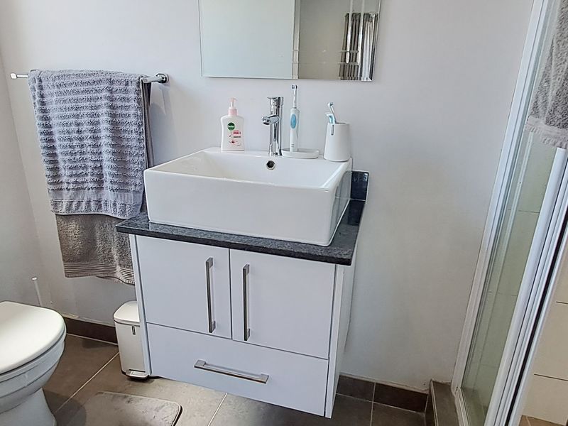 LOVEMORE PARK 2 BED 2 BATH HOUSE WITH DOUBLE GARAGE FOR RENT - Photo 8