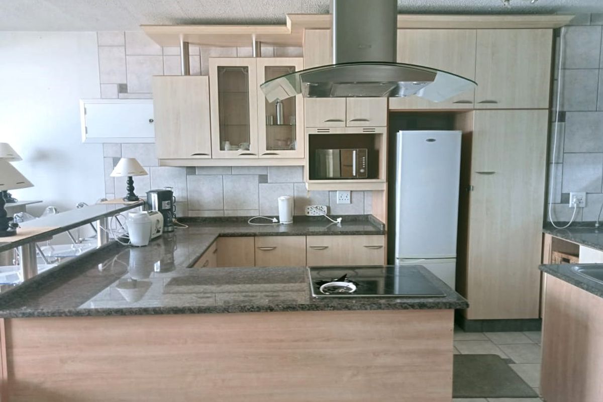 Seaside Elegance: Modern 2-Bedroom, 2-Bathroom Flat in Amanzimtoti - Photo 2