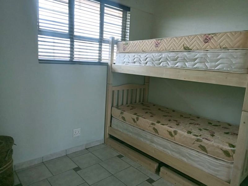 Seaside Elegance: Modern 2-Bedroom, 2-Bathroom Flat in Amanzimtoti - Photo 5