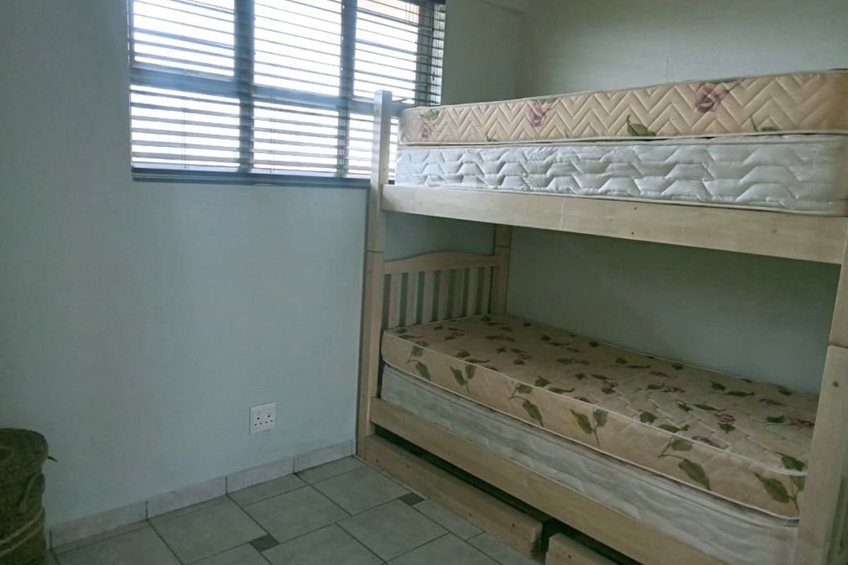 Seaside Elegance: Modern 2-Bedroom, 2-Bathroom Flat in Amanzimtoti - Photo 5