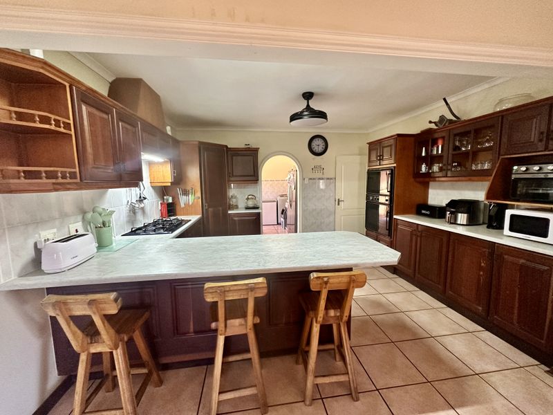 Charming 3-Bedroom Family Home in Small Complex - Photo 10