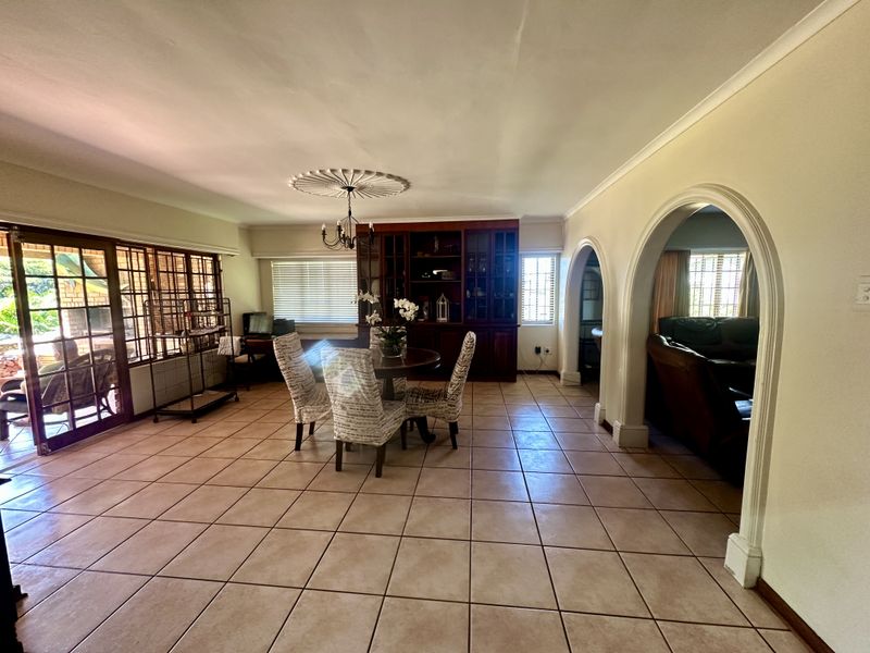 Charming 3-Bedroom Family Home in Small Complex - Photo 7