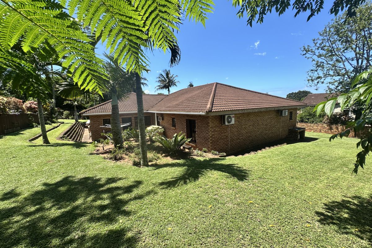 Charming 3-Bedroom Family Home in Small Complex - Photo 3