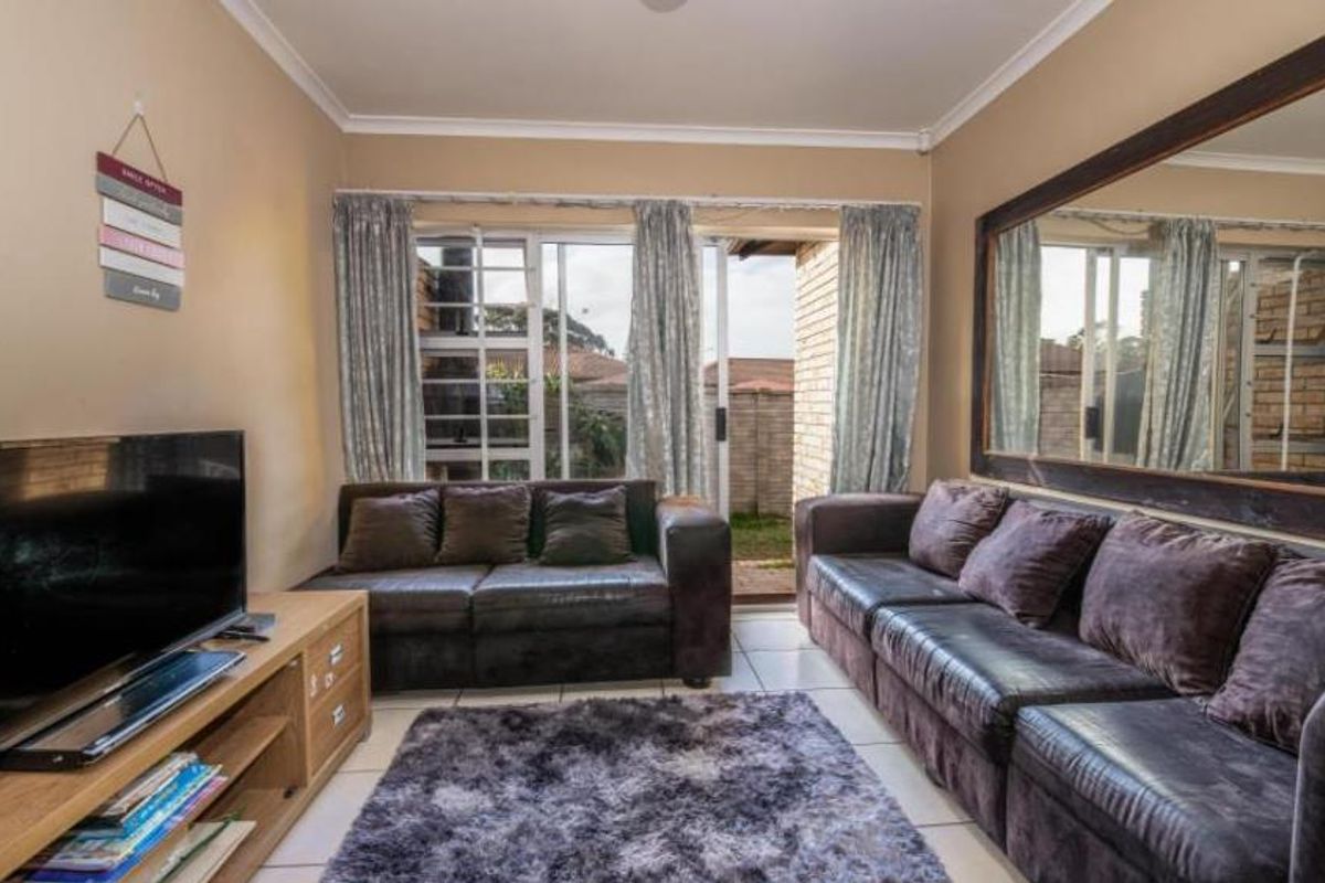 WALMER HEIGHTS 3 BED 1 BATH TOWNHOUSE FOR RENT - Photo 2