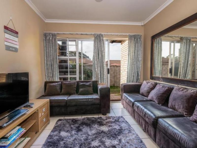 WALMER HEIGHTS 3 BED 1 BATH TOWNHOUSE FOR RENT - Photo 2