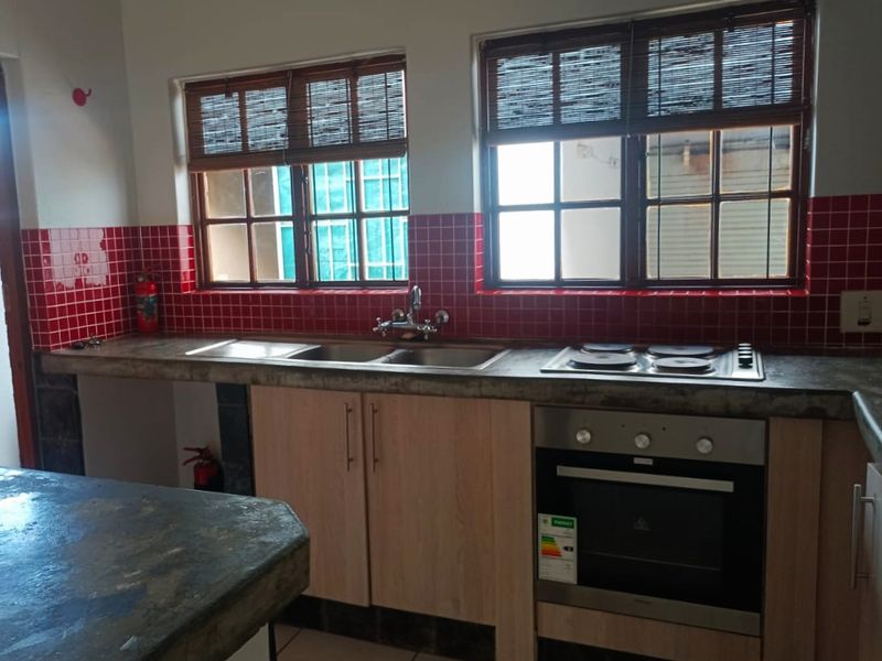 Two Bedroom Unit to Rent in Secure Complex - Photo 5