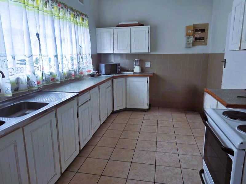 Spacious Three-Bedroom Family Home with Outside Budling - Photo 8