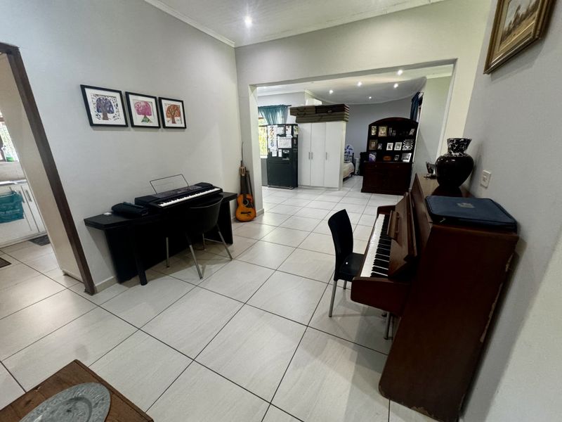 Solid Home, Big Stand, Serious Potential - Photo 10