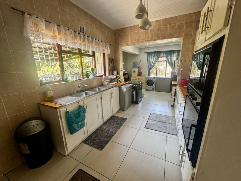 Solid Home, Big Stand, Serious Potential - Photo 7
