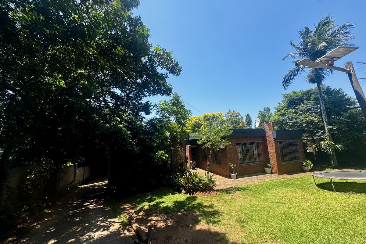 Solid Home, Big Stand, Serious Potential - Photo 2