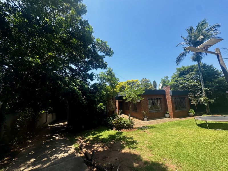 Solid Home, Big Stand, Serious Potential - Photo 2