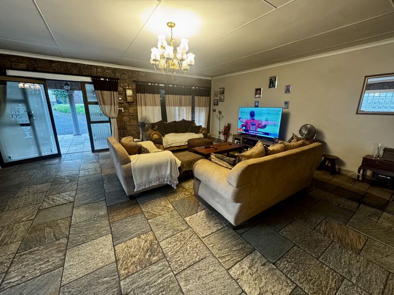 Space, Comfort & Lifestyle – Perfect for Family Living! - Photo 8