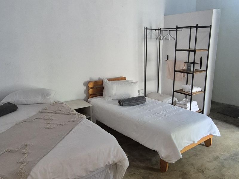 Versatile Karoo Property- Self catering Opportunity or Family Home. - Photo 1