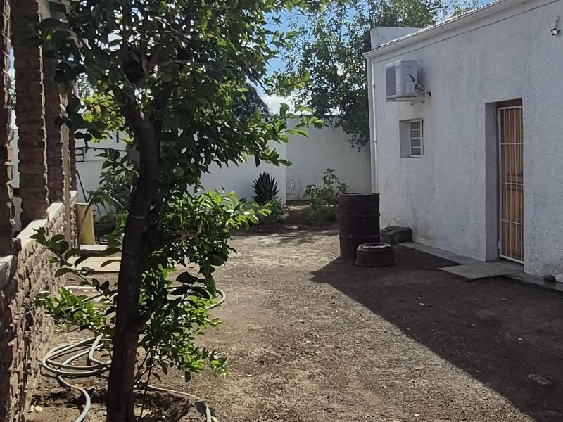 Versatile Karoo Property- Self catering Opportunity or Family Home. - Photo 9