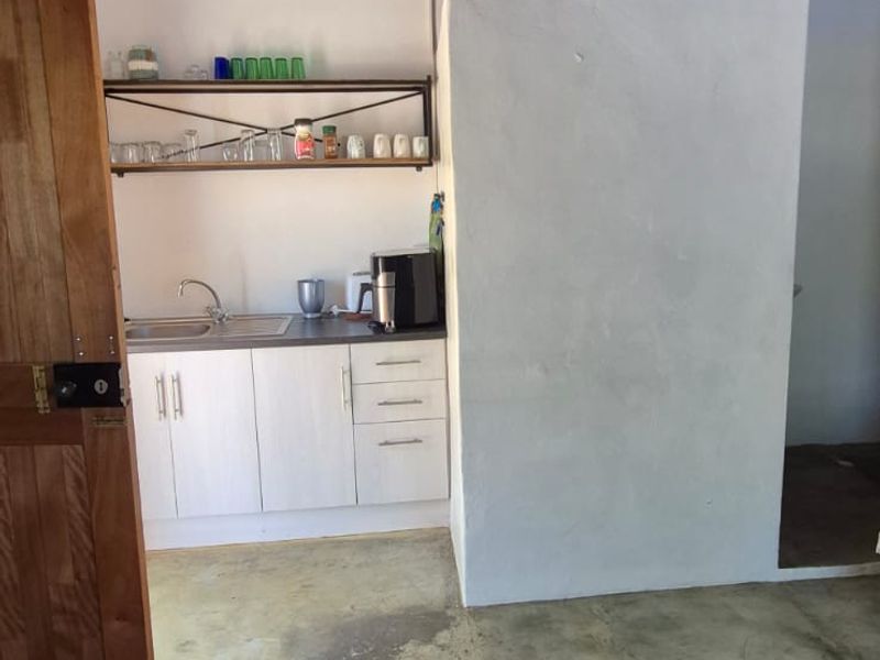 Versatile Karoo Property- Self catering Opportunity or Family Home. - Photo 6