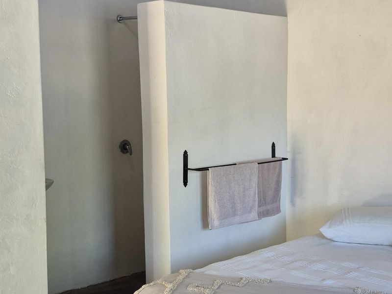 Versatile Karoo Property- Self catering Opportunity or Family Home. - Photo 7