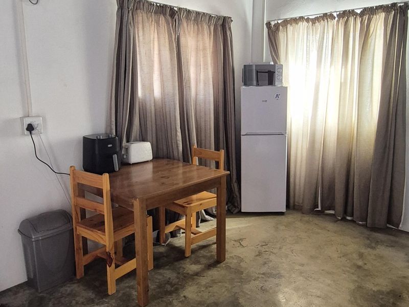 Versatile Karoo Property- Self catering Opportunity or Family Home. - Photo 3