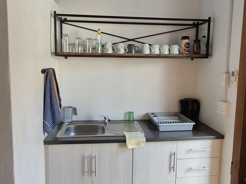 Versatile Karoo Property- Self catering Opportunity or Family Home. - Photo 4