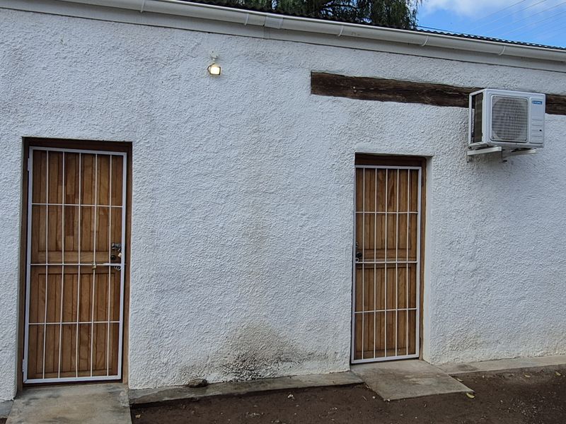 Versatile Karoo Property- Self catering Opportunity or Family Home. - Photo 5